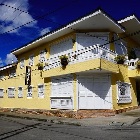 Casa Hotel Las Orquideas Circasia Exterior photo